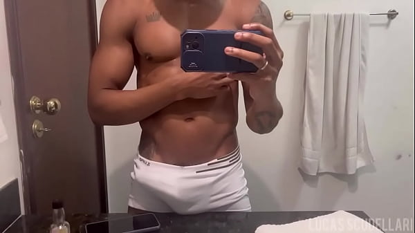 Play MP4 - Indo tomar banho com o pau pulsando de tes&atilde;o&comma; acabei gozando gostoso no final &lpar;Completo no Red&rpar;