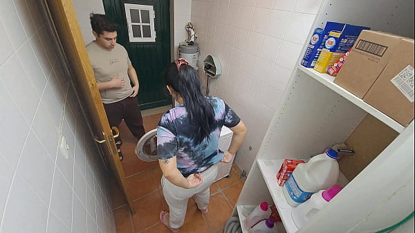 Play MP4 - Fucking Latina Maid on the Laundry Machine