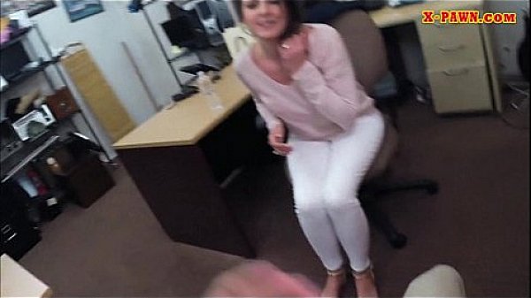 Customer got her wife fucked hard by pawnkeeper