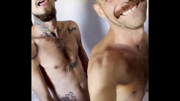 O dia que fiquei todo arrepiado de tanto levar pirocada do tom bator 