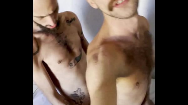 O dia que fiquei todo arrepiado de tanto levar pirocada do tom bator 