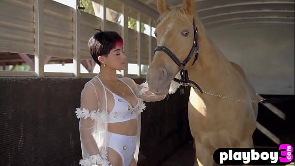 Sexy babe Mia Valentine exposed her stunning all natural body and posed naked 