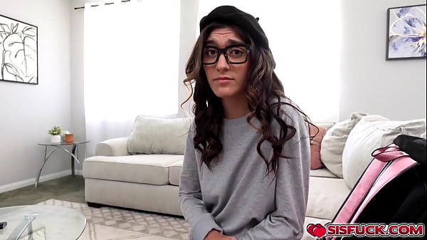 Joshua fingers Aubrys juicy twat 