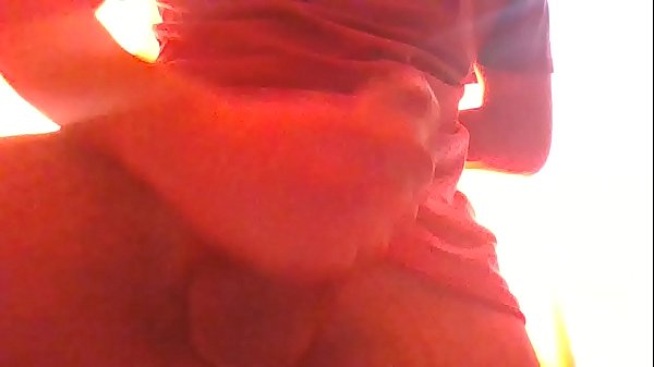 Me masturbo miestras veo porno