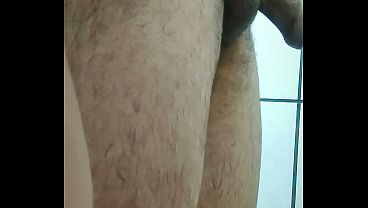 Nonton Jovem No Banho thumbnail