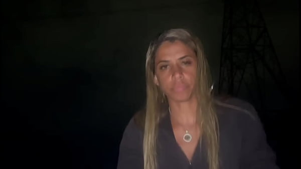 CASADA SE EXIBINDO NA RUA MUITO GOSTOSA DEIXOU TODOS LOUCOS E FEZ UM CICLISTA TOCA UMA PRA ELA EM P&Uacute;BLICO CORNO FICOU T&Atilde;O LOUCO QUE COMEU ELA FIRME E GOZOU DUAS VEZES 