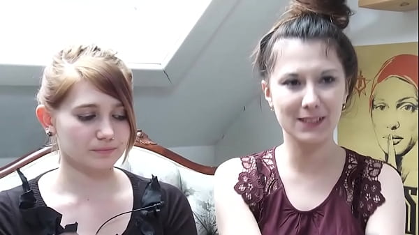 Play MP4 - Ersties&colon; Geiler Fu&szlig;sex mit Ina und Maria M&period;