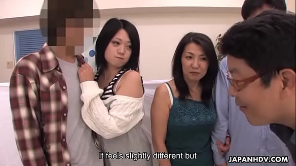 Play MP4 - Teen masturbates as the milf blows a pecker