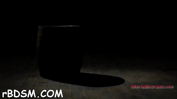 Girl gets her pussy pleasured during the time that inside acage