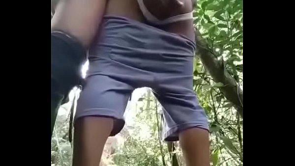 Play MP4 - Viadinho dando o cu na mata