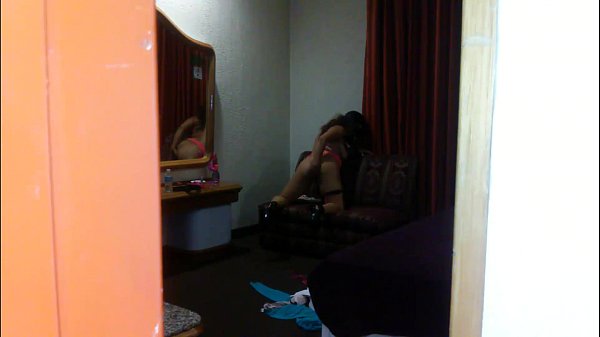 Espiada en_su casa_Desde lapuerta_principal Weedhotsama