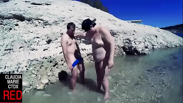 Follada En El Lago A Plena Luz Del D&iacute;a thumbnail