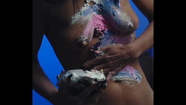 Messy food birthday cake girl 