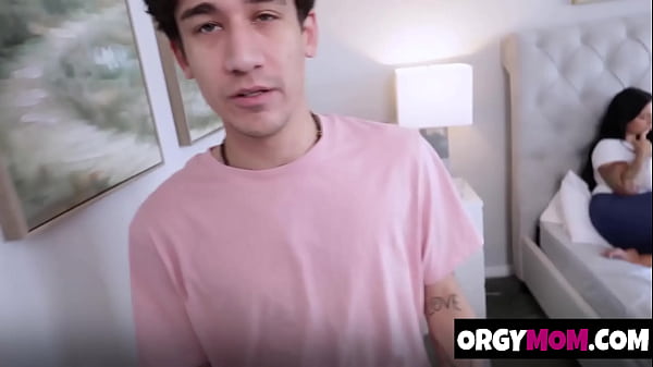 Nonton I Took A Look At It And Then Shoved It Inside My Mouth - Orgymom thumbnail