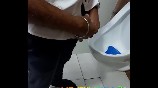 Play MP4 - 5 machos ca&ccedil;ando no banheiro e se aventurando sem pudor &period; DI&Aacute;RIO DE BANHEIR&Atilde;O &lpar;DIA 9&rpar; PARTE 1&lpar;COMPLETO NO RED E SUBSCRI&Ccedil;&Atilde;O&rpar;