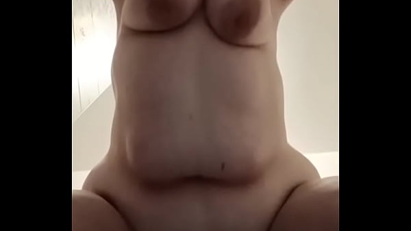 Young bbw shakes tits and ass 