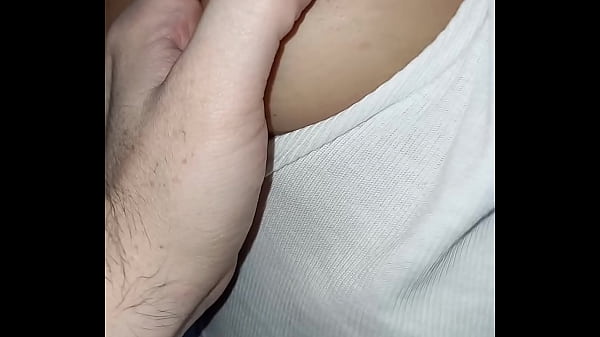 Play MP4 - lo provoco con mis shorts y me termina follando de perrito