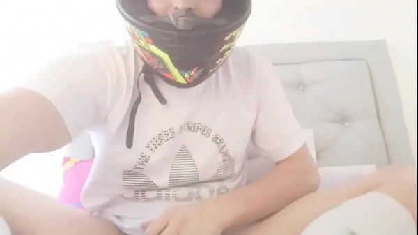 Play MP4 - La navidad me puso caliente as&iacute; es mi trabajo en cuarentena en Medell&iacute;n Colombia