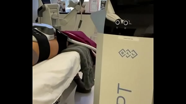 com muita fome  fazer mansage na bunda 