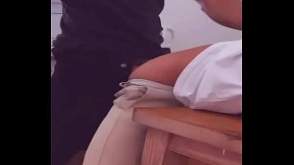 Play MP4 - El plomero me folla por propina extra arregla mi tuber&iacute;a y la ca&ntilde;eria de mi culo