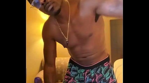 Pull your pants down down it&rsquo;s going down and i&rsquo;m a lay you down