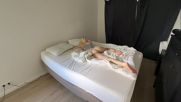 Nonton Girl's Pussy Is Wet After An Erotic Dream, So I Creampied Her thumbnail
