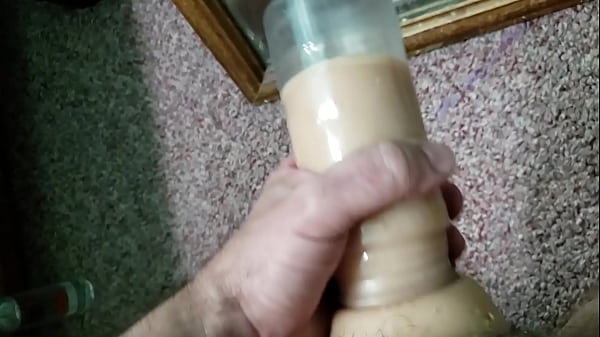 Play MP4 - rubbing one out before shower