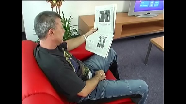 Stunning amateur teen babe gives fatold guyhot fellatio