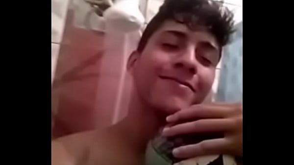 Play MP4 - Mangueira fodendo novinho no chuveiro com bola na boca