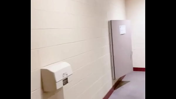 Nonton Teen Got Fingered By A Stranger In A Public Restroom thumbnail