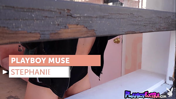 Nonton Awesome Brunette Beauty Introducing Her Amazing Shapes For Playboy thumbnail