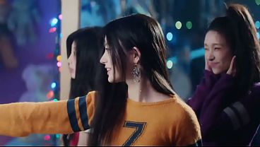 Nonton Illit (아일릿) Lucky Girl Syndrome Official Mv(720p Hd) thumbnail