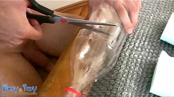 Do-it-yourself masturbator helps a twink to unload 