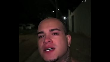Careca safado sem camisa cantando m&uacute_sica tesuda implorando por pika