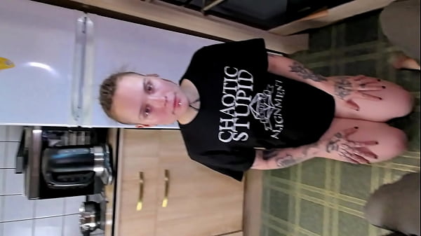 Nonton This Girl Wants To Fuck Everywhere, And Kitchen Is A Good Place. Blowjob And Doggystyle thumbnail