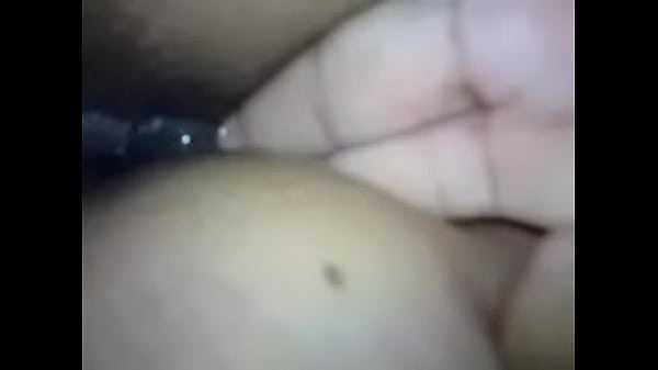 Dois dedos no cuzinho da morena