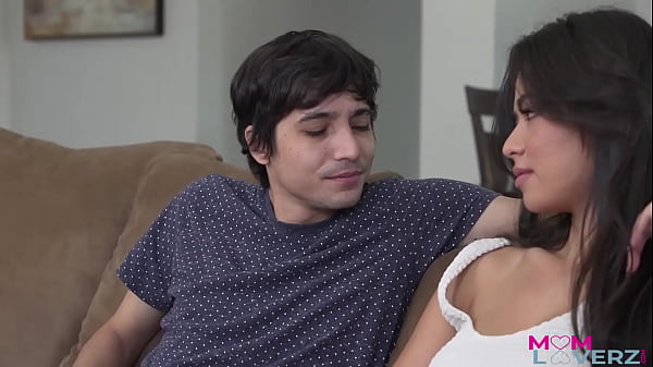 Nonton Momloverz thumbnail