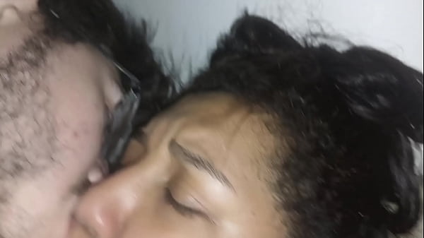 Mi esposa quiere que le compre unas cosas para su pelo y acepto porque me chupara las bolas y la polla adoro a esta morena tetona v&iacute;deo porno full hd amateur alejandro camacho keilimar gomez