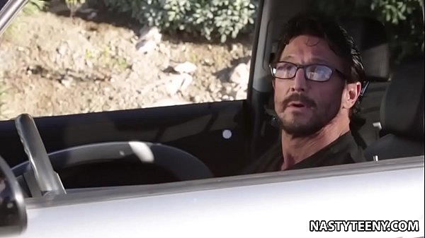 Play MP4 - Young hitchhiker Rylee Renee