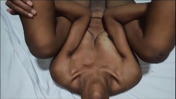 Que Deliciosa Luce Mi Hermanastra Flaca Morena, Ella Esta Recien Iniciada En El Porno Casero thumbnail