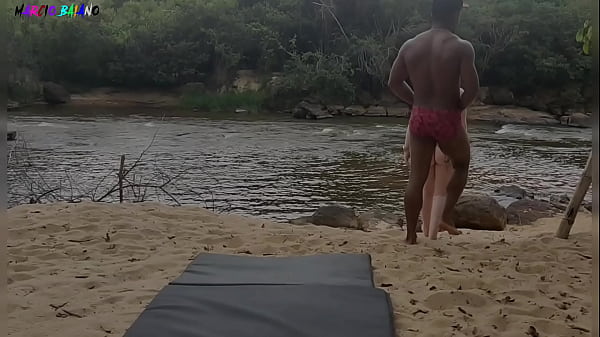 Nonton Levei Minha Namora Pro Riacho Pra Tomar Banho E Quebra O Caba&ccedil;o O Mao Porque Estava Muito Duro thumbnail