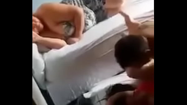 fudendo ao lado da tiazona puxando umronco