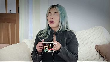 Nonton Big Ass Latina Playing Naked Uno And Twister On Tom Games Podcast thumbnail