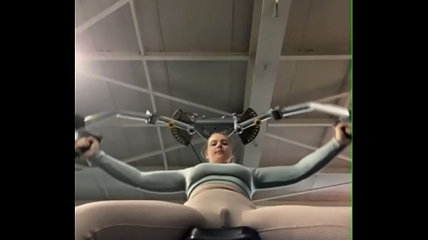 Masturbate and fingering in the loxker room 