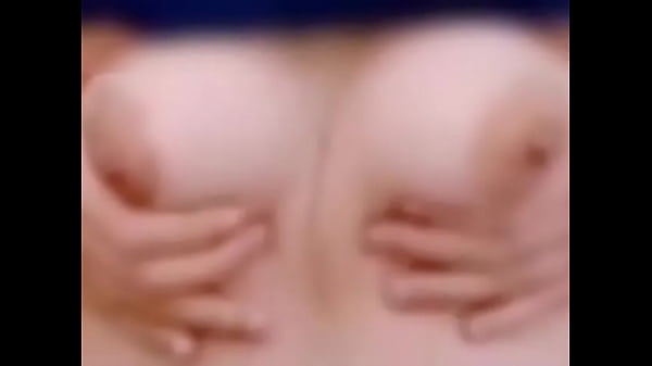 近拍正妹粉嫩大乳暈