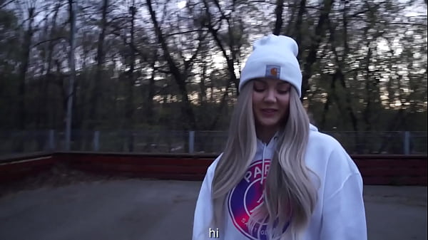 Nonton Young Chick Wants To Fuck With A Skateboarder thumbnail