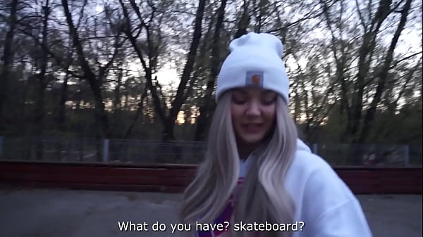 Play MP4 - Young chick wants to fuck with a skateboarder