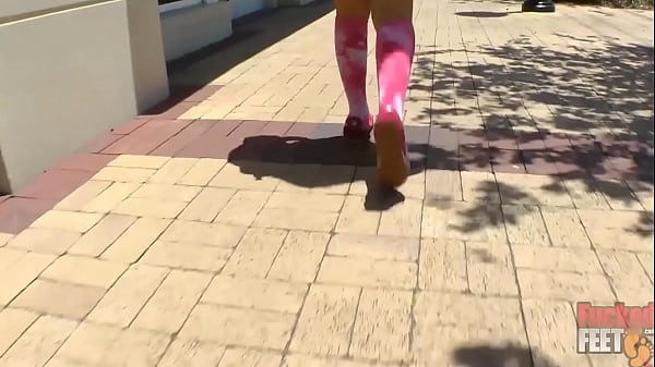 Philly jhon fucks her sexy feet natalia brooks makes him cum hard 