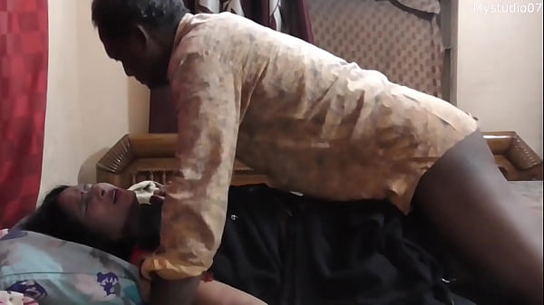 Desi Bhabi with vegetable sales man!! Indian sex withclear Hindiaudio