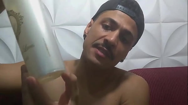 Play MP4 - SE MASTURBANDO COM UM COPO